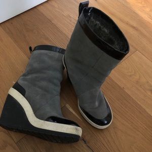 Wedge suede winter boots with fur inside